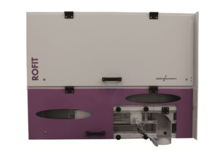 Robotic sampling of staple fibers with subsequent whiteness measurement.